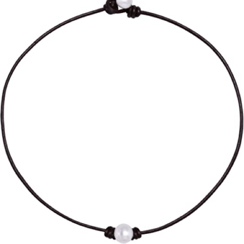 Set of matching pearl necklace and bracelet